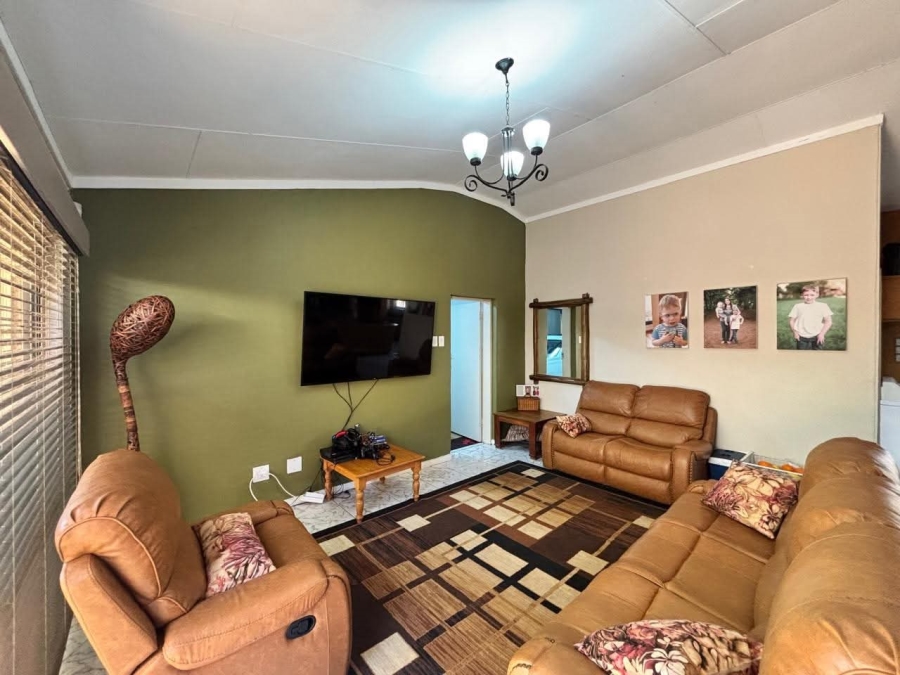 6 Bedroom Property for Sale in Mooivallei Park North West